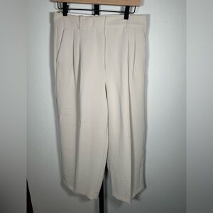Aritzia Women's Cream Pleated Pants